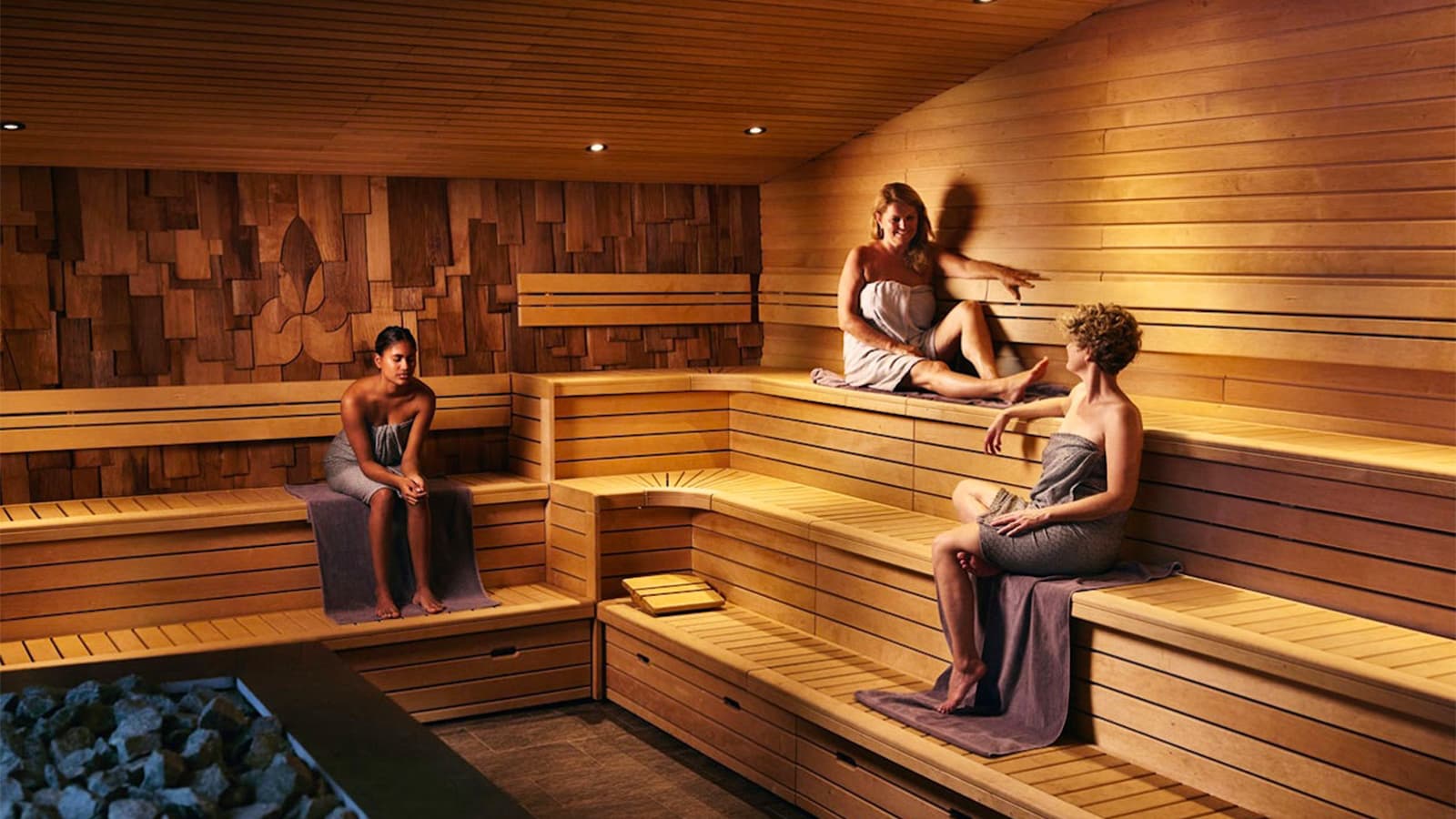 Wellness voucher Thermen Holiday | Dagkaart + overnachting met ontbijt foto 3